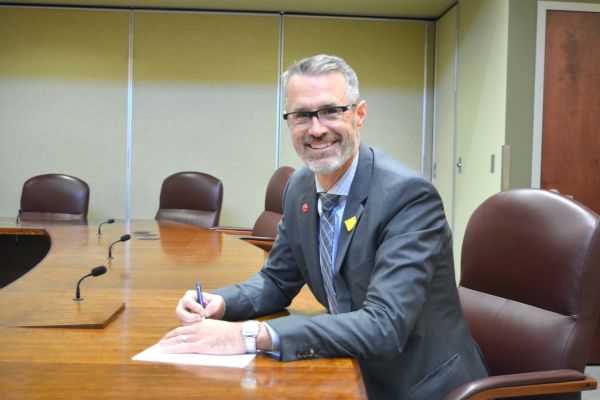 OC President Neil Fassina signs the Okanagan Charter