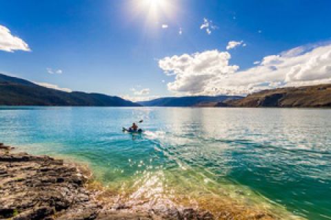 The stunning Kalamalka Lake is great for watersports like kayaking.