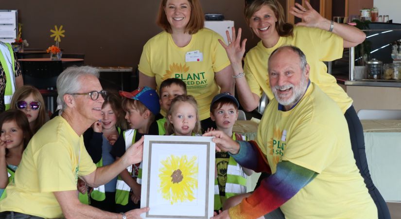  Rob Phare, Sunflower Childcare Centre Campaign Committee Member; Sam Jackson, People and Culture Lead, Maven Lane; Helen Jackman, Executive Director, Okanagan College Foundation; Lloyd Davies, Leadership Donor, Sunflower Childcare Centre Campaign - pictured with children from Maven Lane 